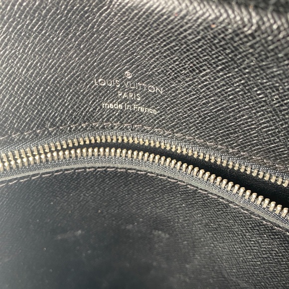 Authentic LOUIS VUITTON epi Porte bag - Picture 7 of 12